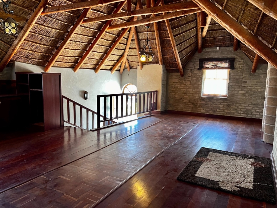 7 Bedroom Property for Sale in Sir Lowrys Pass Village Western Cape